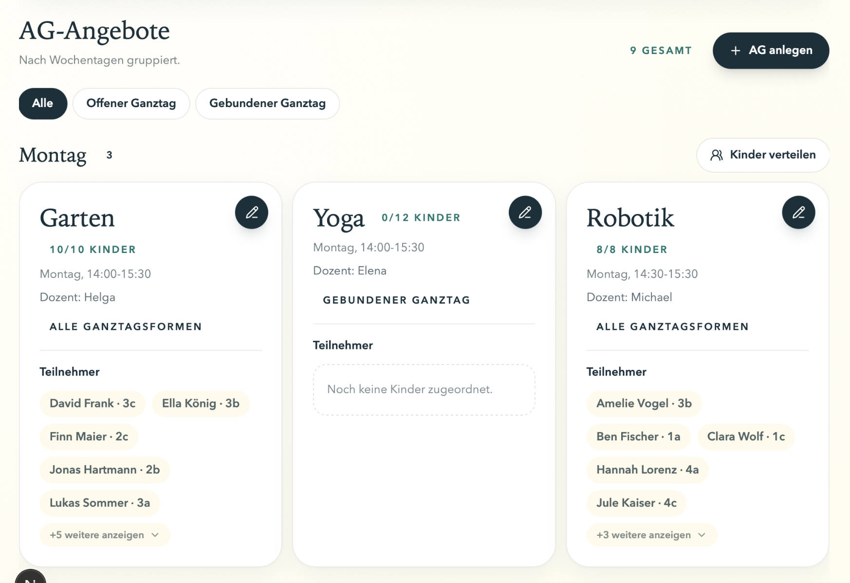 AG-Übersicht mit Garten, Yoga und Robotik im Wochenplan